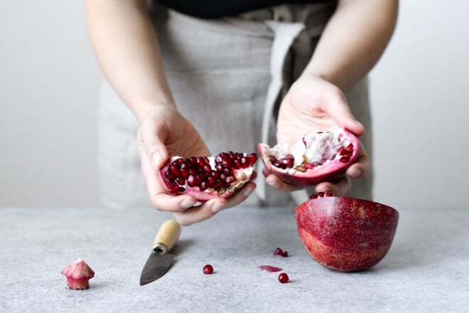 ۲ روش ساده برای تهیه رب انار خوش رنگ