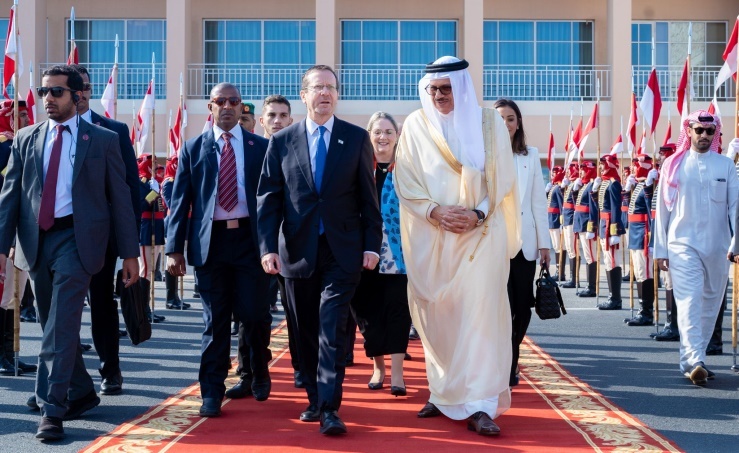 سفر رئیس جمهور اسرائیل به بحرین (+عکس)