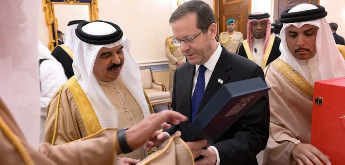 سفر رئیس جمهور اسرائیل به بحرین (+عکس)