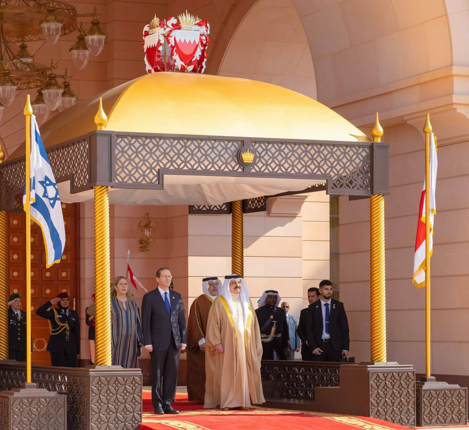 سفر رئیس جمهور اسرائیل به بحرین (+عکس)