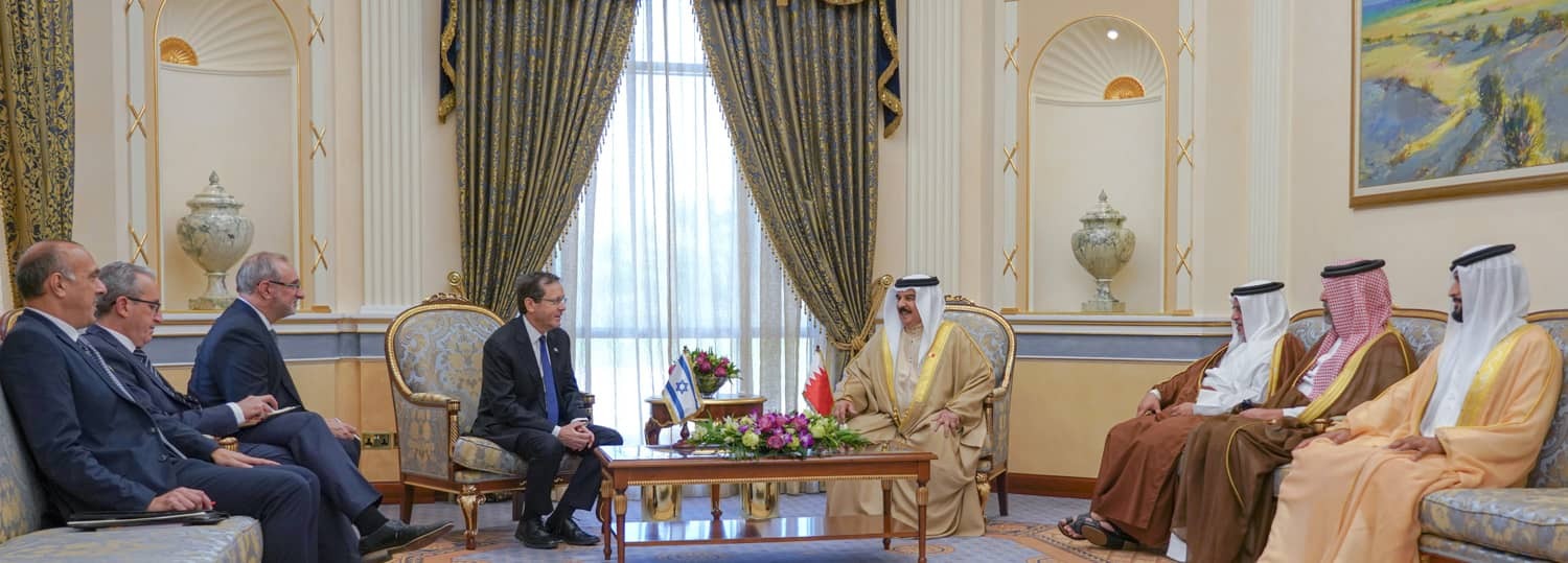 سفر رئیس جمهور اسرائیل به بحرین (+عکس)