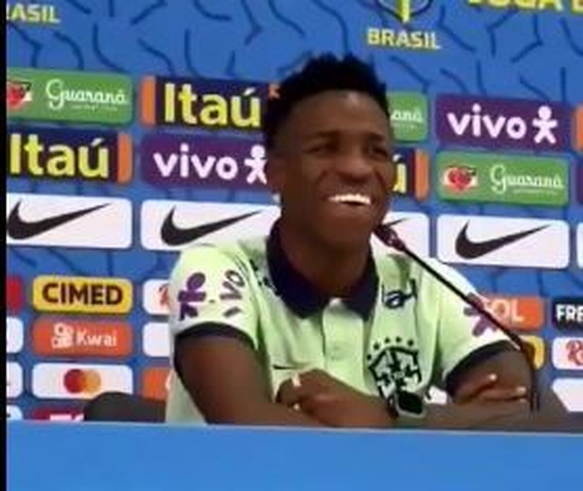 ببینید | حضور یک گربه در کنفرانس خبری ستاره برزیل در جام جهانی