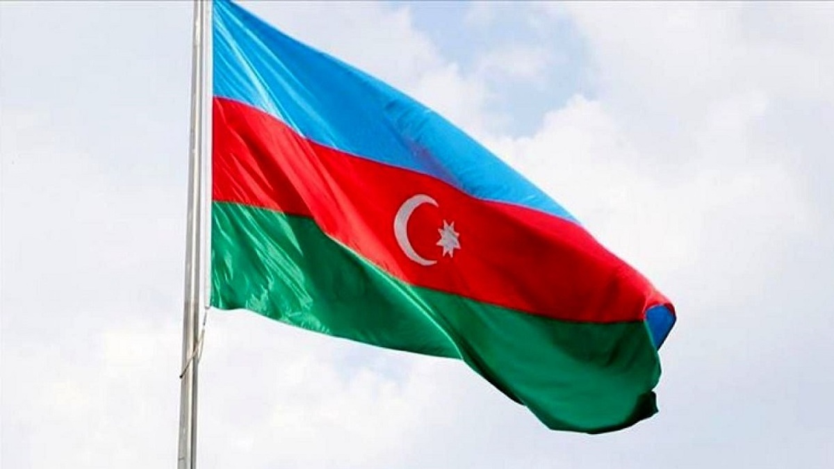 آتش زدن پرچم آذربایجان در مسابقات وزنه‌برداری؛ حرکت جنجالی یک شهروند ارمنستان (ویدئو)