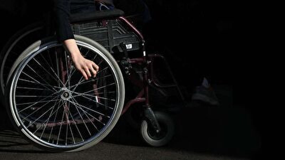 گرانی‌های سرسام آور چه به روز معلولان آورده است؟ مسئولان هیچ فکری برای آن‌ها ندارند!؟ (فیلم)