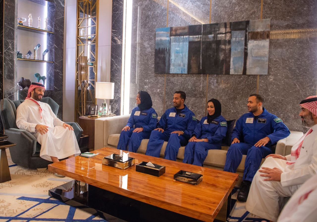 دیدار فضانوردان سعودی با محمد بن سلمان (عکس)