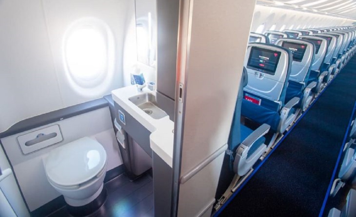 توالت هواپیما چگونه کار می‌کند؟