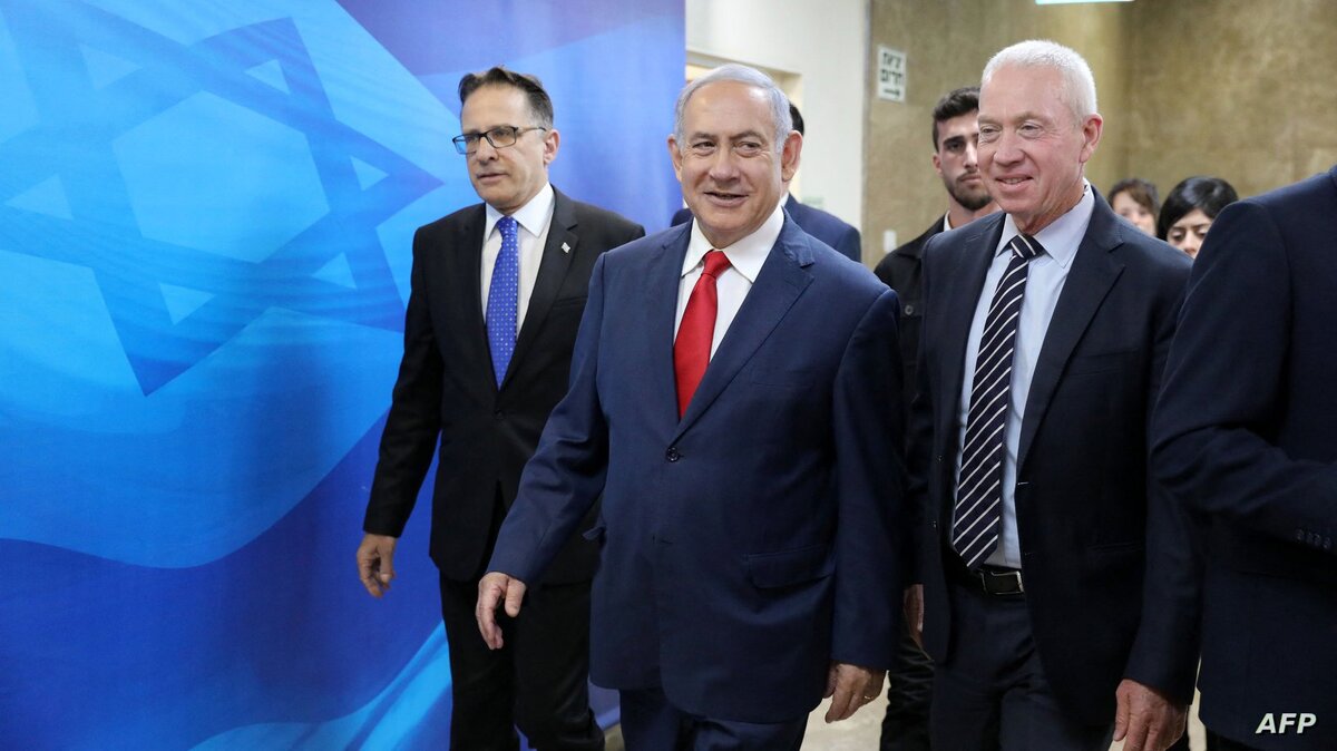 اعتراضات در اسرائیل؛ برکناری وزیر دفاع بعد از مخالفت با نتانیاهو / حرکت معترضین به سمت خانه نتانیاهو / درگیری پلیس و معترضین / استعفای کنسول اسرائیل در نیویورک