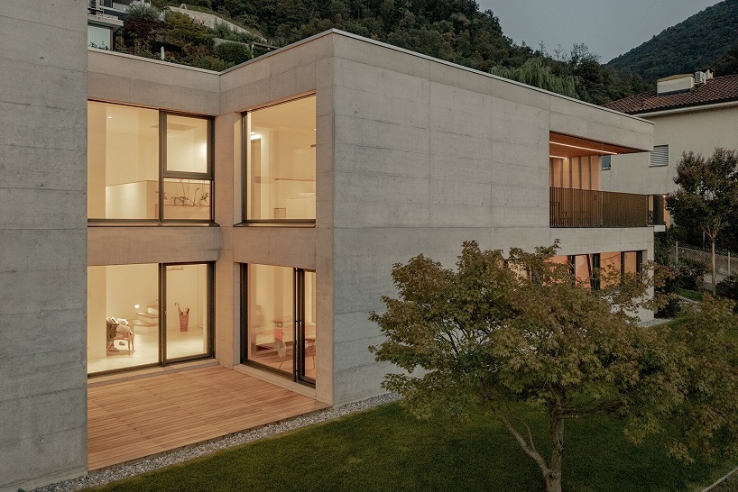 شرکت معماری انریکو ساسی به خانه «کازا مائوری» بر فراز دریاچه ای در سوئیس جان می بخشد