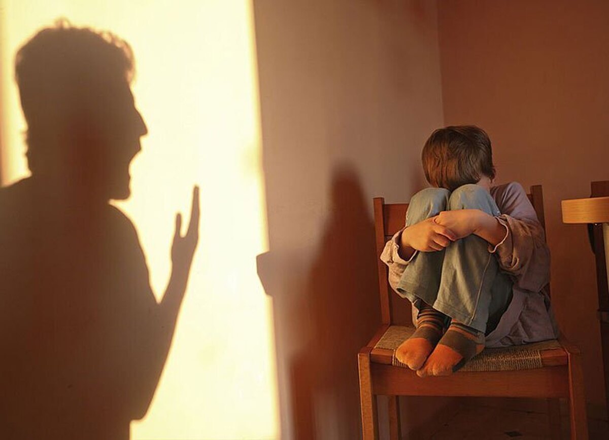 خشونت بیش از حد والدین، نوجوانان را فراری می‌دهد