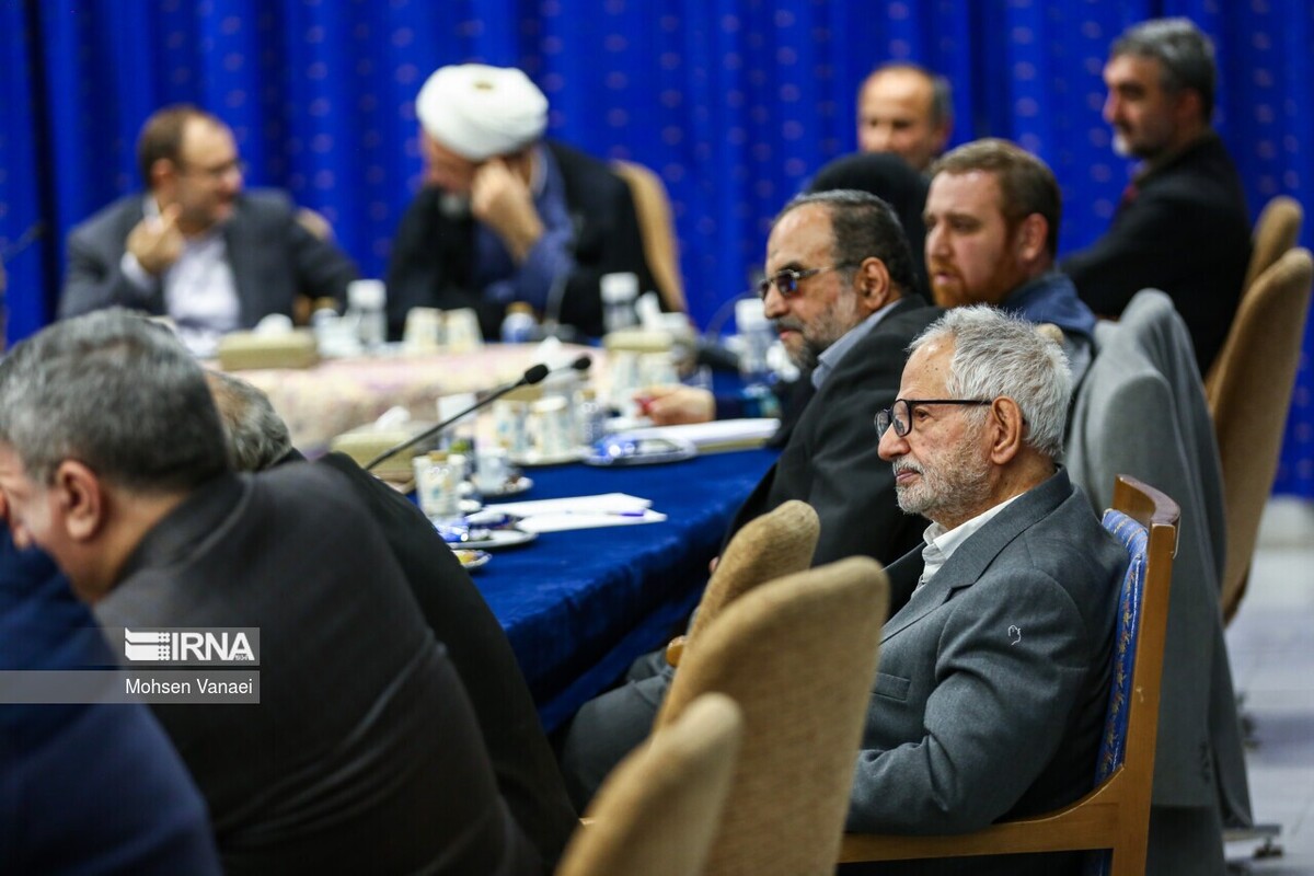 نشست دبیران کل احزاب و فعالان سیاسی با رئیس جمهور (عکس)