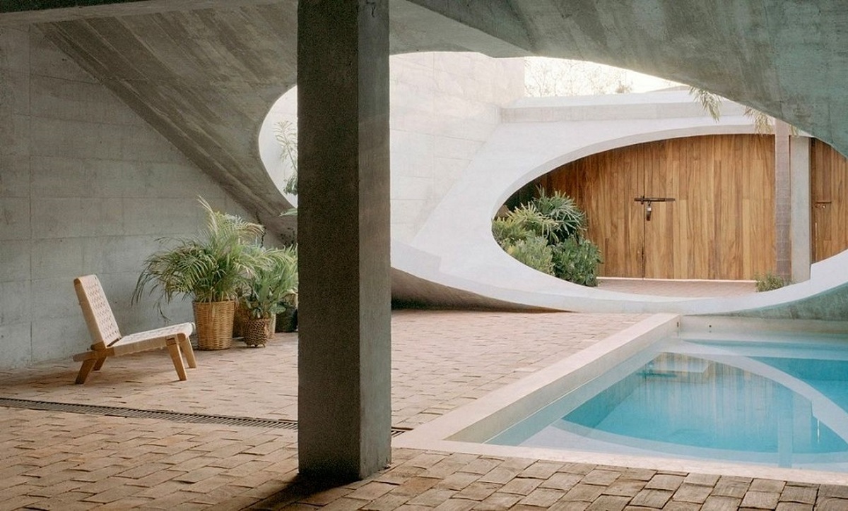 خانه‌ای مدرن در مکزیک که شبیه یک غار بتنی است (+عکس)