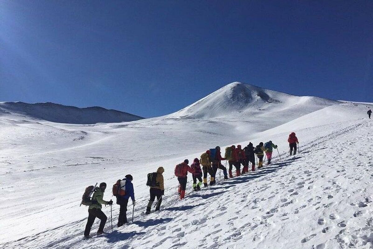اعزام ۱۵ تیم برای یافتن کوهنوردان گرفتار در ارتفاعات اشنویه