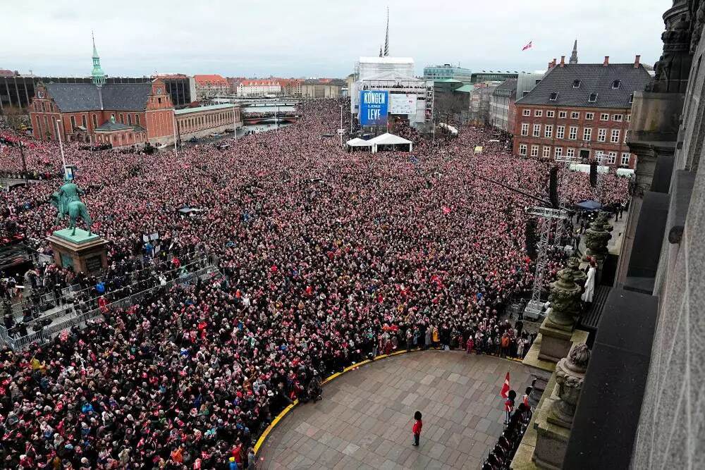 تجمع مردم در پایتخت دانمارک برای استقبال از پادشاه جدید
