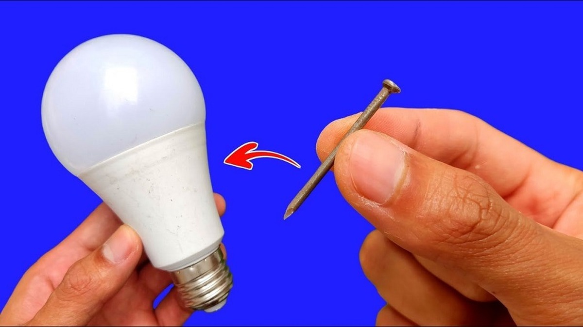 چگونه با میخ یک لامپ ال ای دی (LED) را تعمیر کنیم؟ (فیلم)