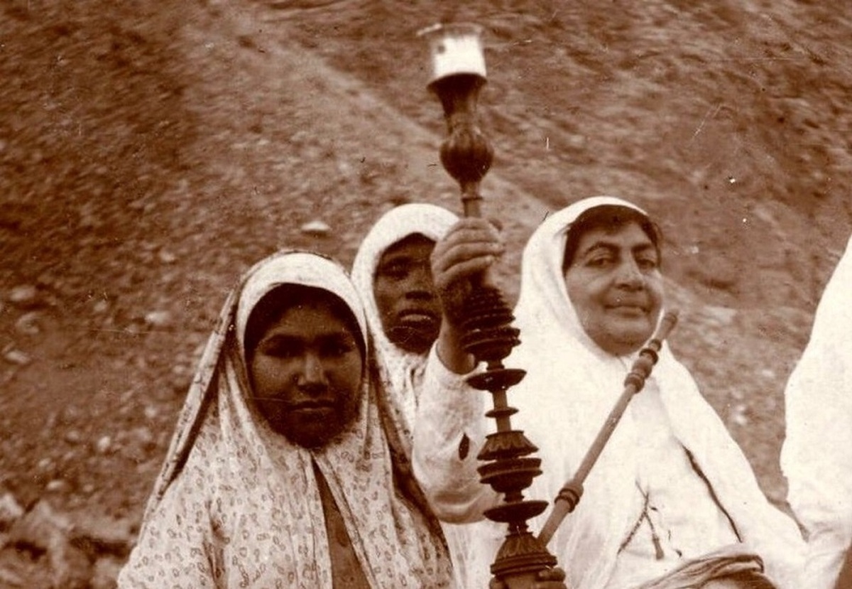 از مرغ‌فروشی با الاغ پیر تا قلیان‌کشی زنانه در کوه در عصر قاجار(+عکس)