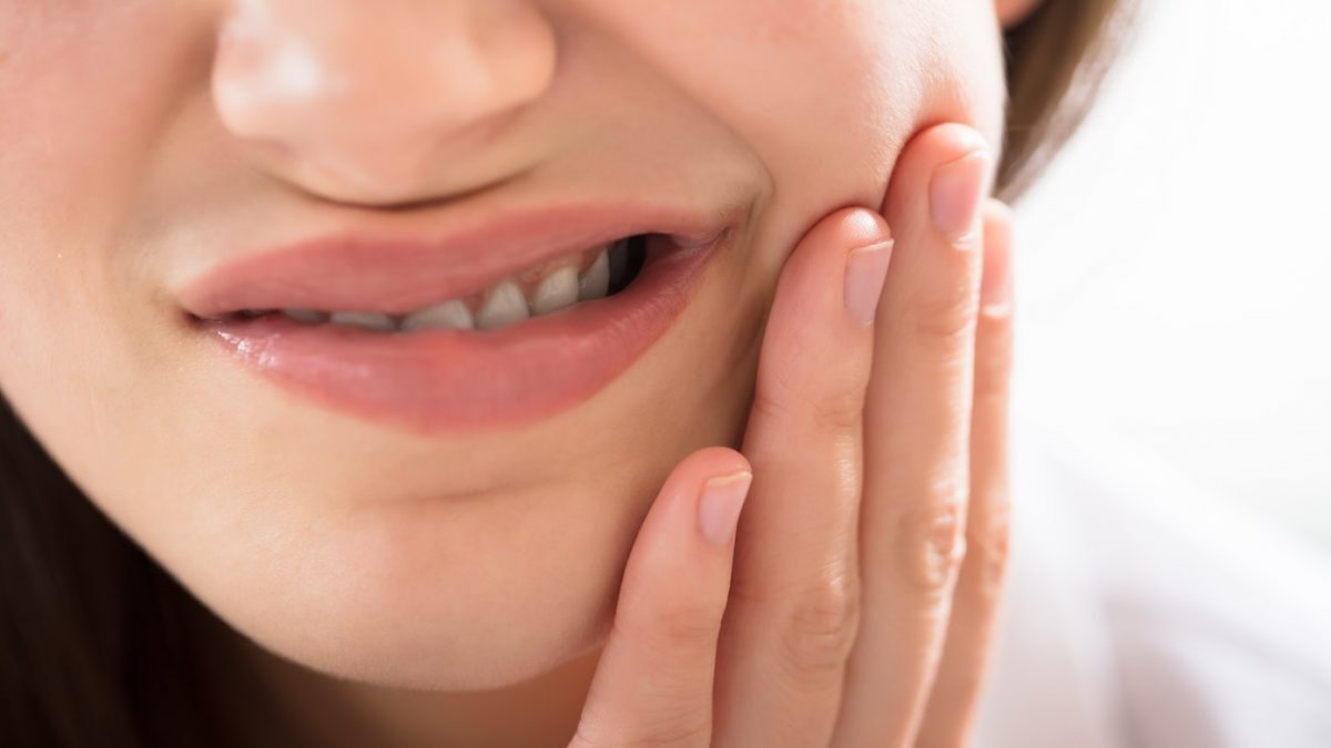 دردناک ولی واقعی : کشیدن دندان به خاطر نداشتن هزینه دندانپزشکی