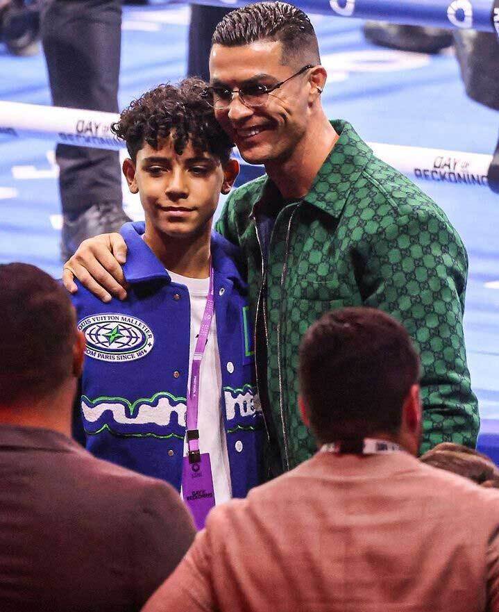 رونالدو و پسرش در مسابقات بوکس ریاض ! (+عکس)