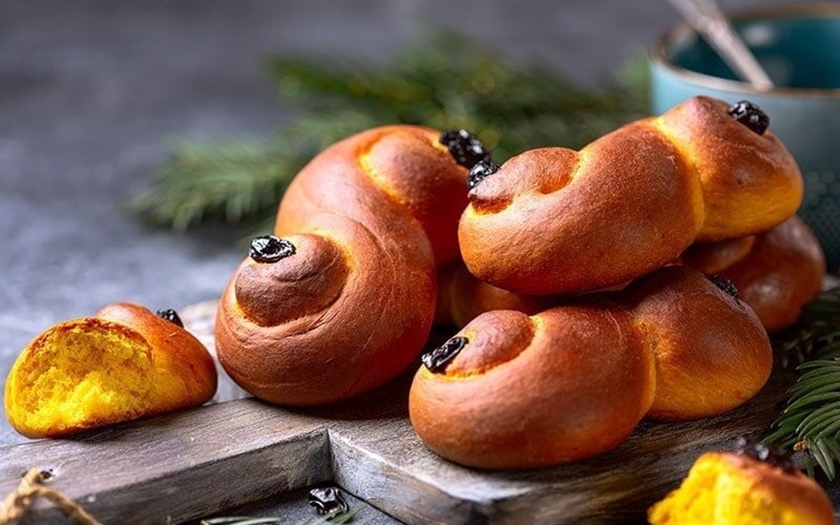 طرز تهیه نان زعفرانی سوئدی برای صبحانه