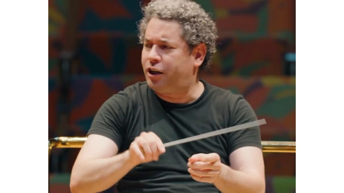 بخشی از رهبری ارکستر توسط یکی از بهترین رهبران ارکستر سمفونیک جهان را ببینید (فیلم)