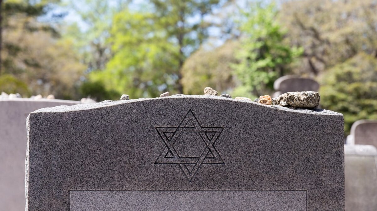 نوشته جالب سنگ قبر یک یهودی در آمریکا! (عکس)