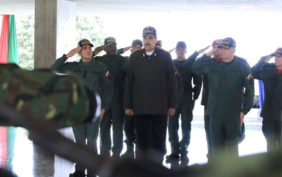 تحریکات جنگی انگلیس علیه ونزوئلا/ هشدار مادورو: با ما در نیفتید