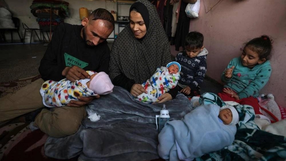 خانواده دارای 4 قلو تازه متولد شده در غزه