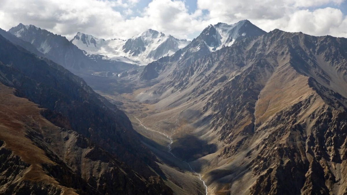 سقوط هواپیمای مسافربری در کوه‌های شمال افغانستان / هندی یا روسی؟