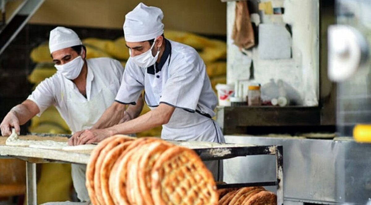 انتقاد کیهان از دولت برای شلوغی نانوایی ها و اجبار به محدودشدن تعداد خرید نان