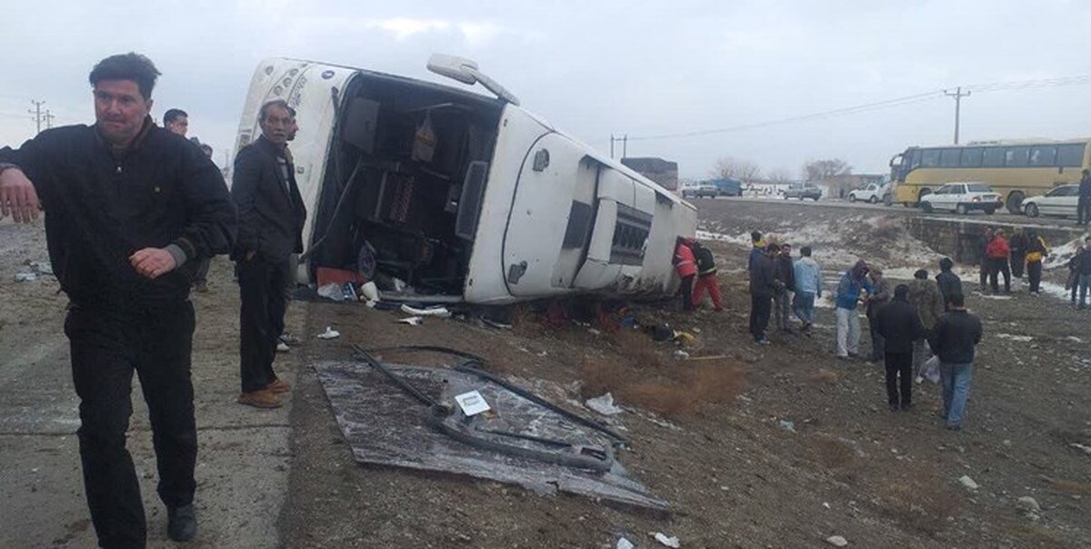 واژگونی اتوبوس در محور نیشابور به سبزوار با چند کشته و مجروح