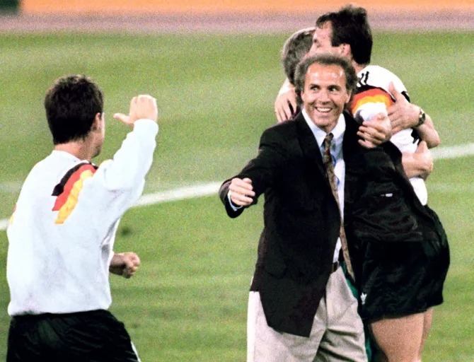 فرانتس بکن باوئر؛ قیصر فوتبال آلمان که رسوایی هایش افتخارات او را خدشه دار کرد