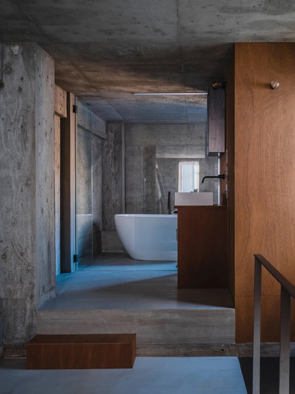 گروه معماری IGArchitects خانه مینیمالیستی را به عنوان فضای زندگی هماهنگ در ژاپن معرفی می کنند
