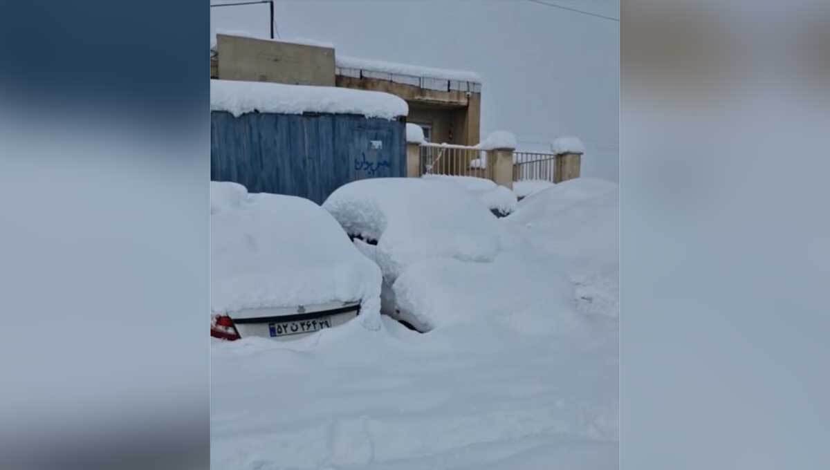 دفن شدن خودروها در برف، شهرستان بانه، سیرانبند، استان کردستان (فیلم)