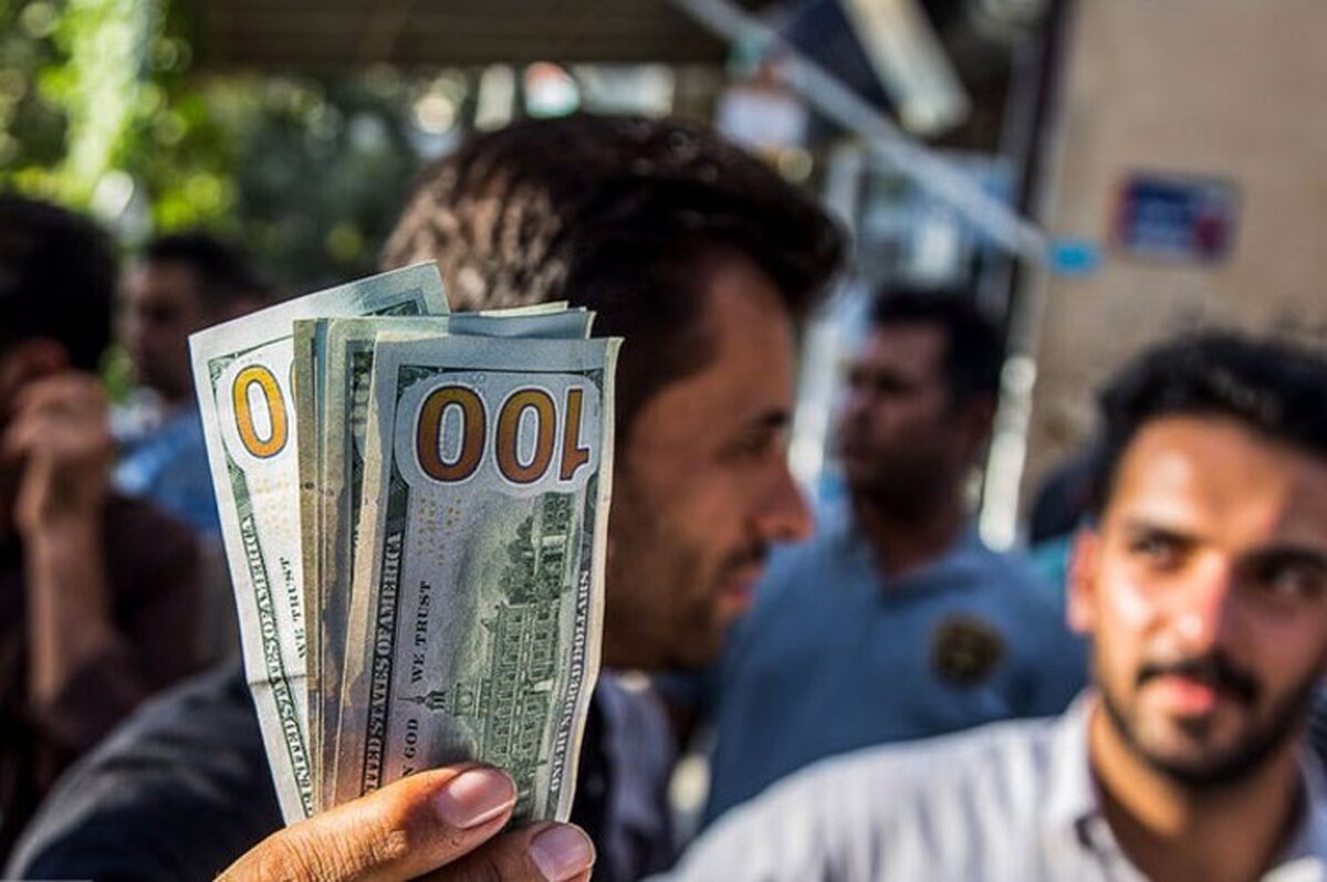 عضو اتاق بازرگانی : فقط در ایران ارزش پول ملی یک‌شبه ۲۰ درصد افت می‌کند