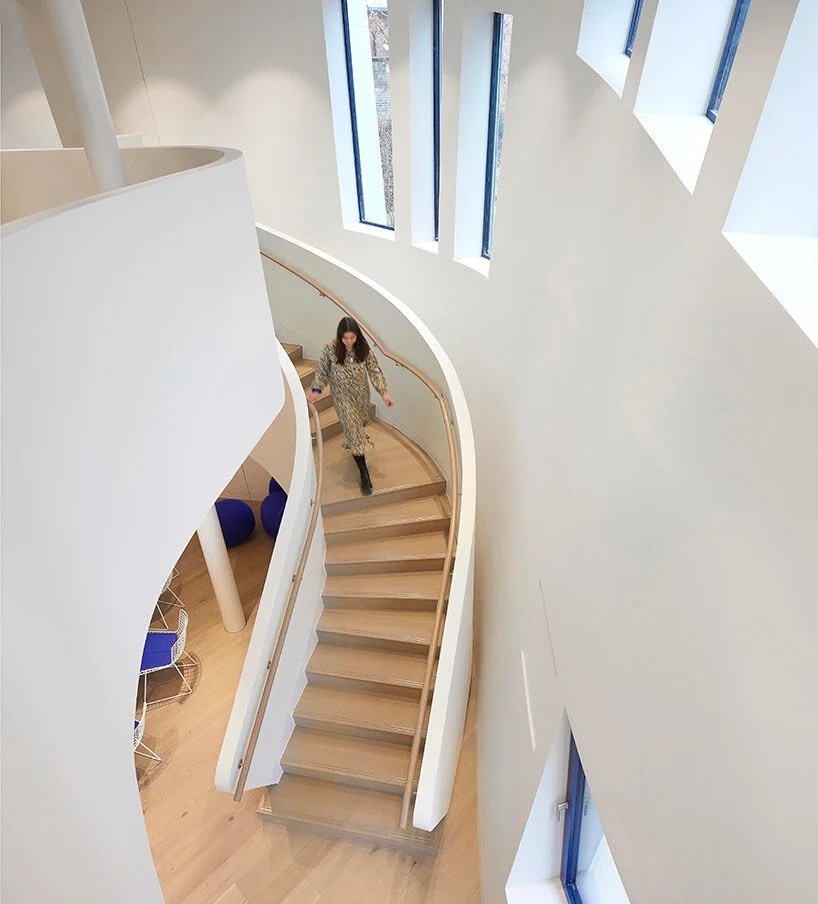 استودیو لیبسکیند جدیدترین مرکز مگی لندن را با دیوارهای منحنی روان طراحی می کند