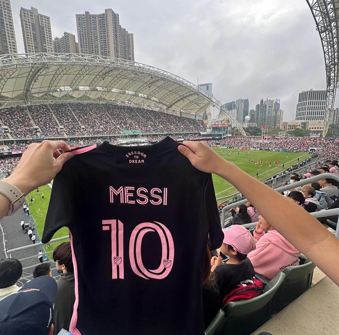 خشم هنگ کنگی ها از مسی به فوتبال چین کشیده شد!