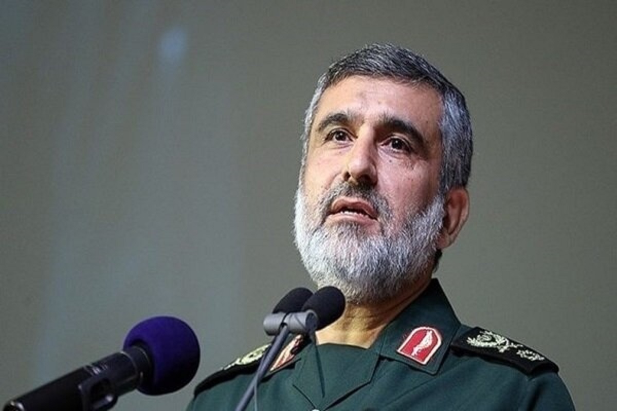 سردار حاجی‌ زاده:
ارتش آمریکا چون می داند توان مقابله با قدرت ایران را ندارد، می گوید سرجنگ نداریم