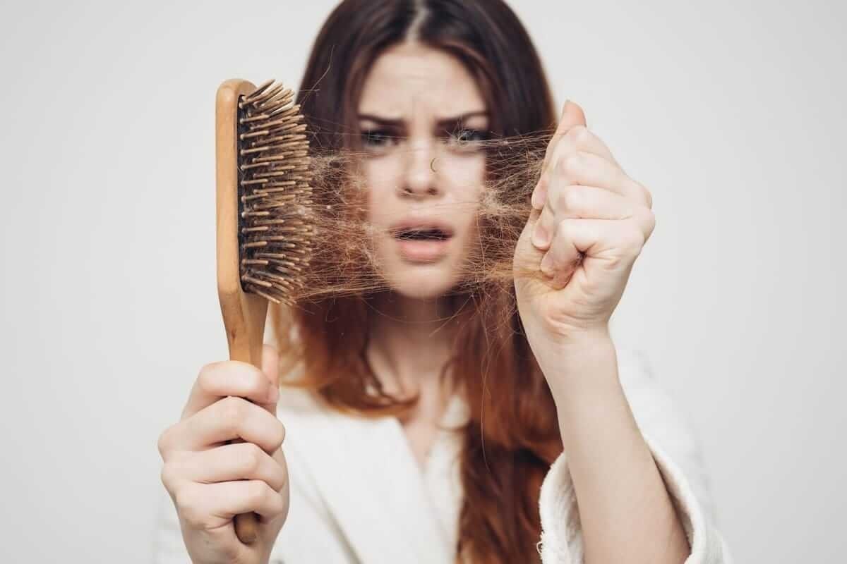 عوامل تاثیرگذار بر ریزش مو در زنان (فیلم)