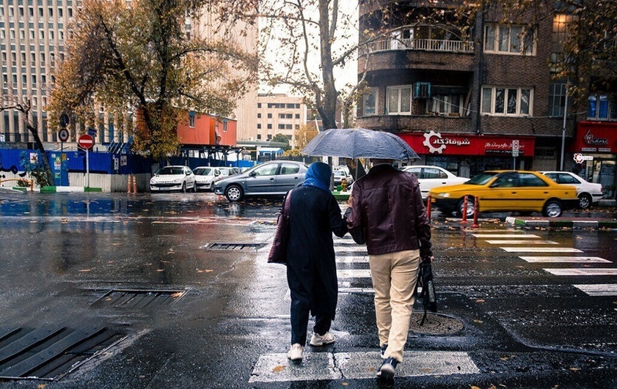 بارش برف و باران در تهران/ کاهش دما تا ۸ درجه