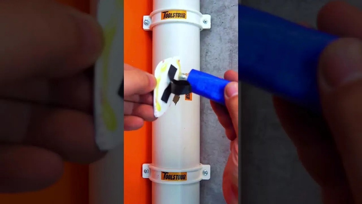چگونه ترک خوردگی لوله PVC آب را مثل آب خوردن تعمیر کنیم؟ (فیلم)