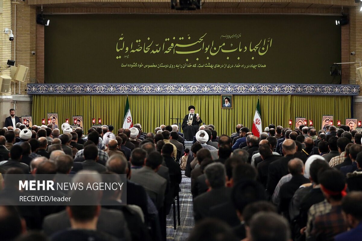 دیدار دست‌اندرکاران کنگره ۲۴ هزار شهید تهران بزرگ با رهبر معظم انقلاب (عکس)