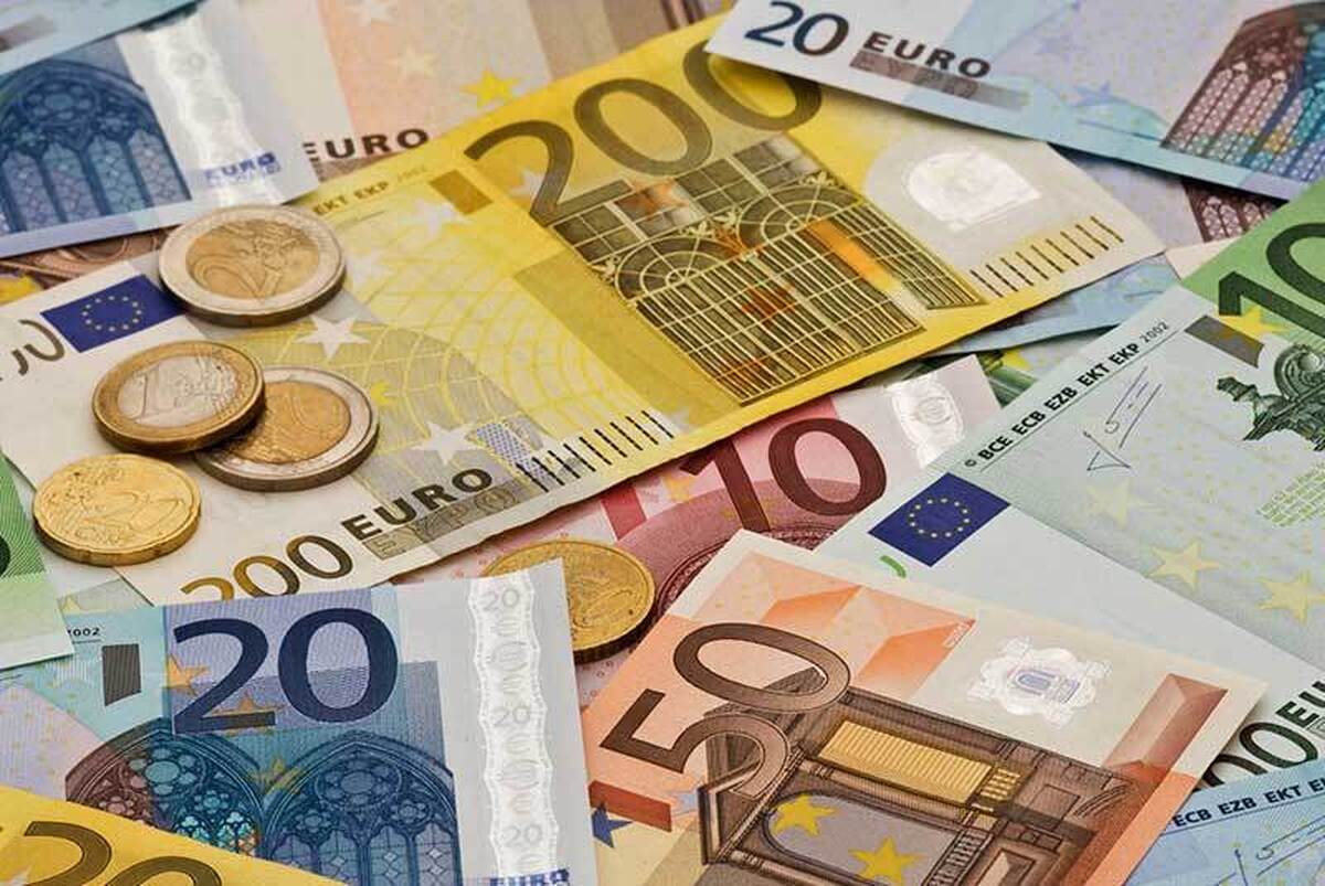 نرخ یورو در مرکز مبادله افزایش و دلار ثابت ماند
