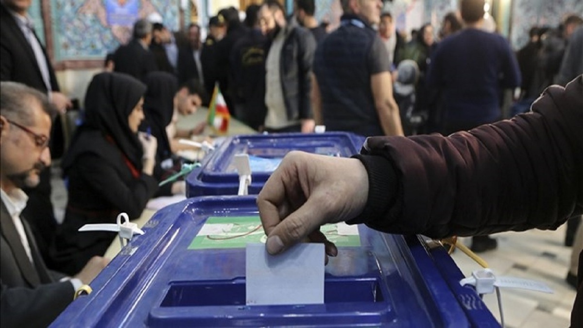 روزنامه وطن امروز: آخرین نظرسنجی ها حاکی از آن است که ۵۲ درصد مردم از زمان برگزاری انتخابات خبر ندارند