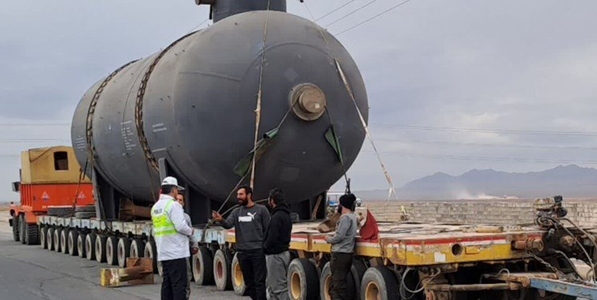 کامیونی که برق نایین اصفهان را قطع کرد
