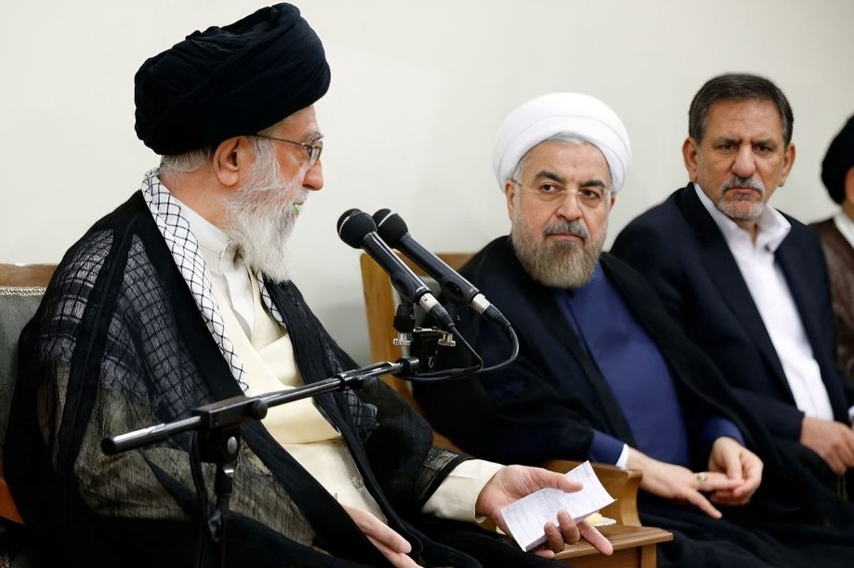 مقام معظم رهبری : ما از آقای روحانی به هیچ‌وجه دست برنمی‌داریم (۲۴ مرداد ۱۳۸۴)