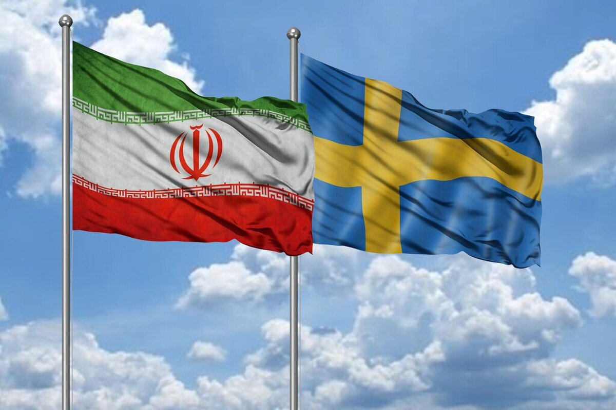 تجمع مقابل سفارت ایران در استکهلم و حمله به یکی از کارمندان/ وزیر خارجه با کاردار موقت ایران تماس گرفت