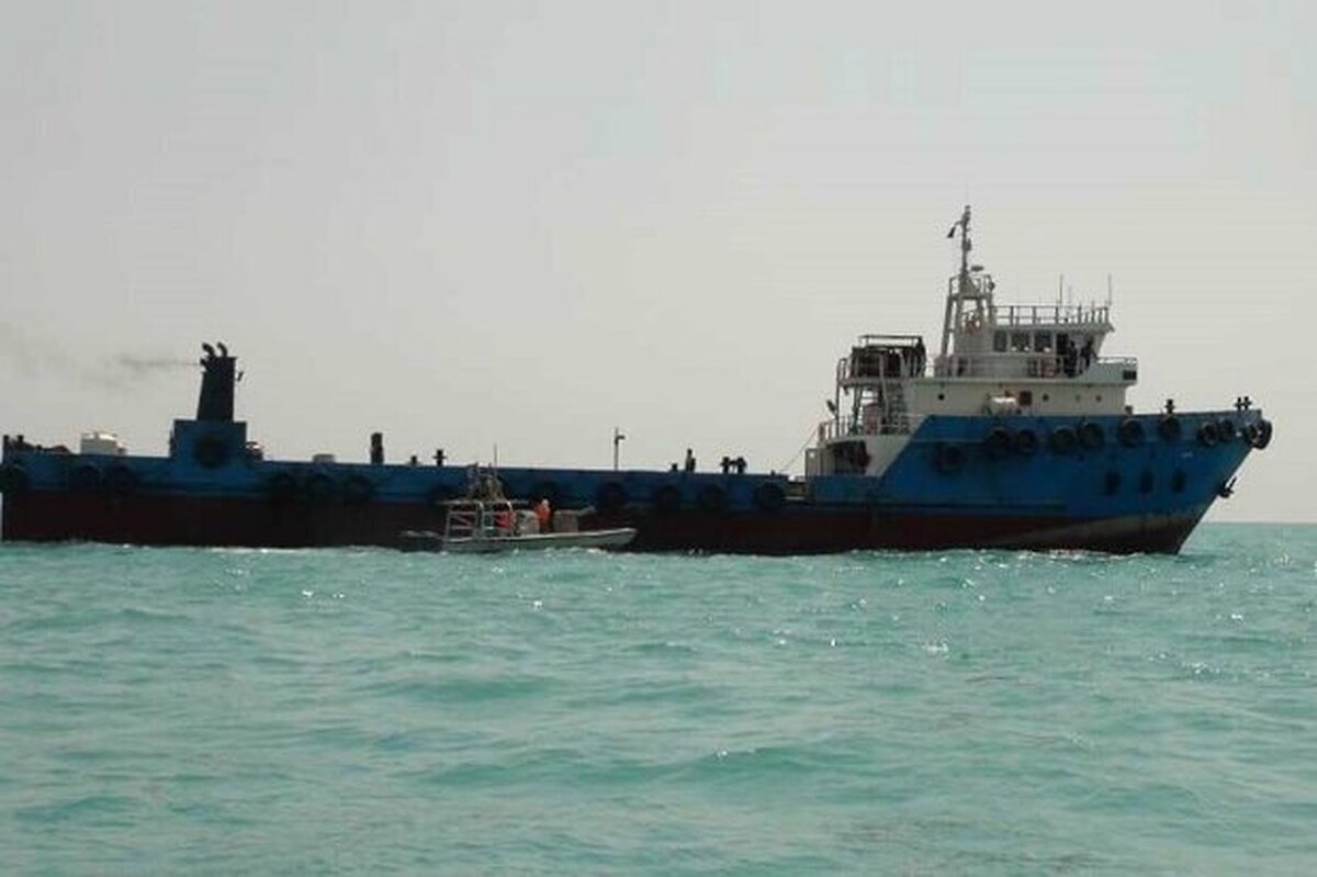توقیف شناور حامل ۲ میلیون لیتر گازوئیل قاچاق در آب‌های بوشهر