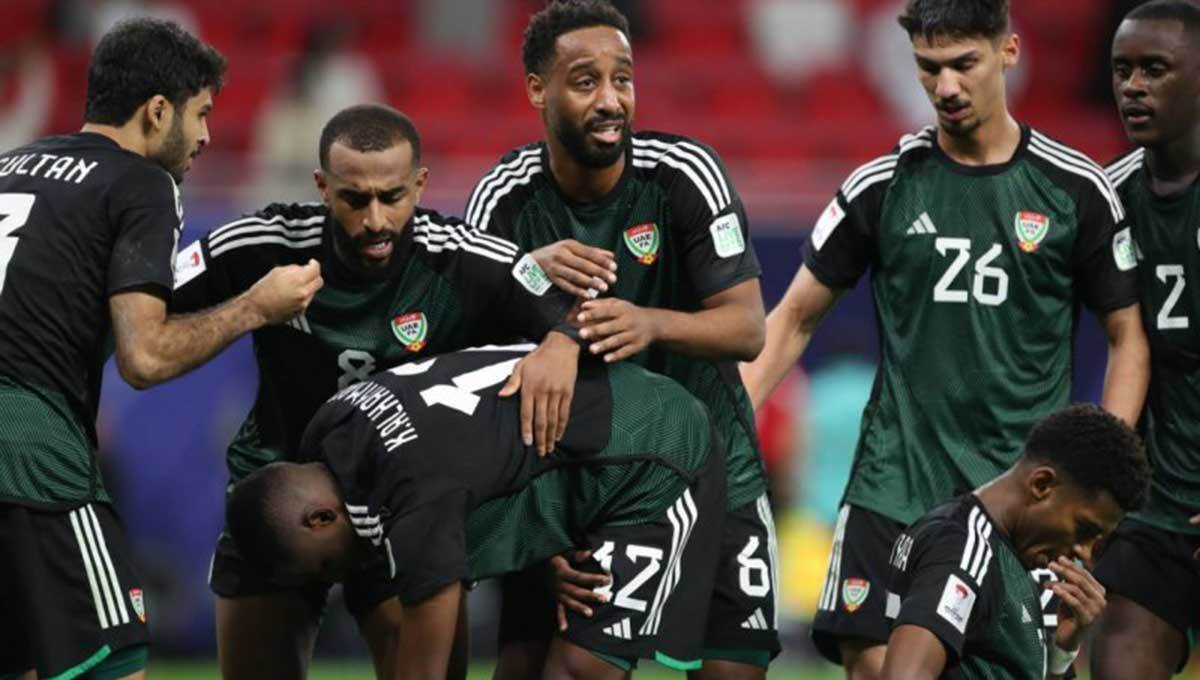 بازیکن امارات پس از شکست مقابل تاجیکستان از حال رفت (+عکس)