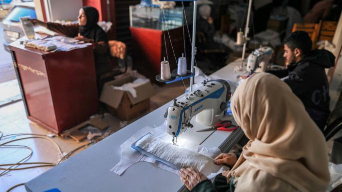 تبدیل مزون عروس به کارگاه تولید پوشک بچه در غزه