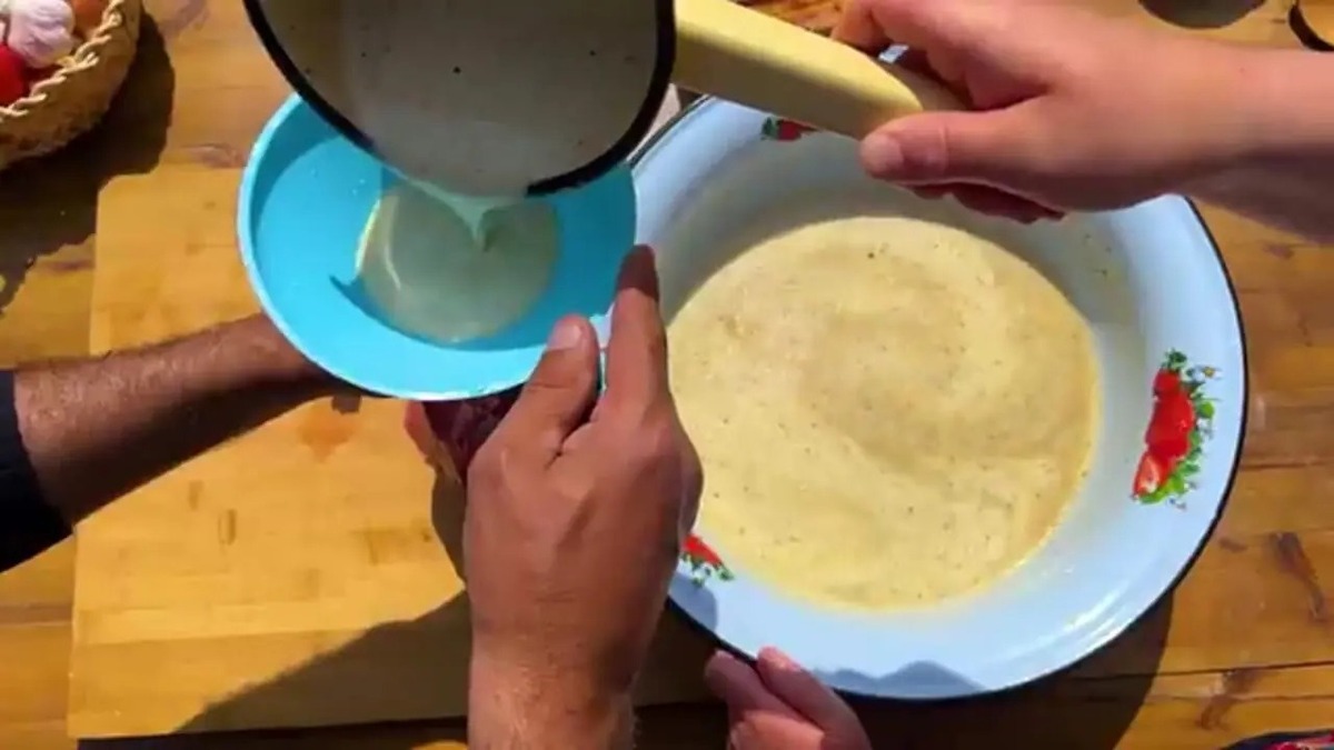 نحوه پخت جگر سفید با شیر به سبک زوج آذربایجانی (فیلم)