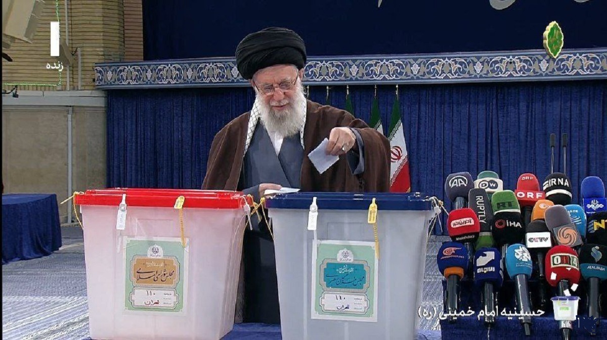 مقام معظم رهبری پس از شرکت در انتخابات: در کار خیر حاجت هیچ استخاره نیست